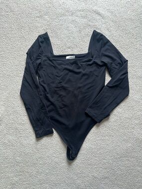 Aritzia Babaton Contour Long Sleeve Bodysuit